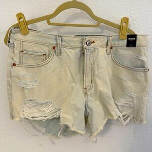 Abercrombie & Fitch low rise short